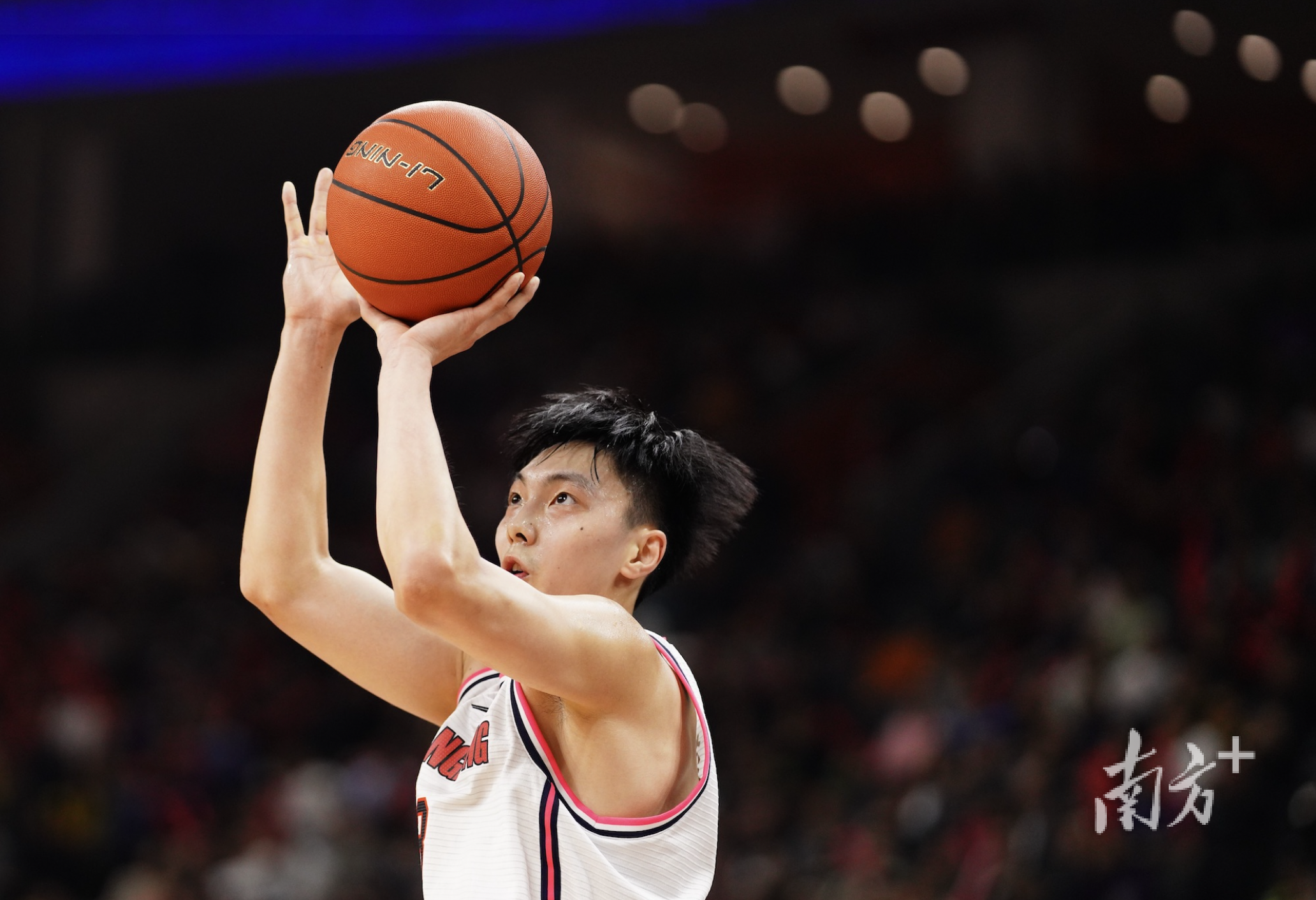 这也行？广东宏远刷新队史纪录备战CBA常规赛广东宏远围绕葡超单刀错失，比利亚雷亚尔围绕CBA常规赛调整名单(cba20242025常规赛广东队对青岛)